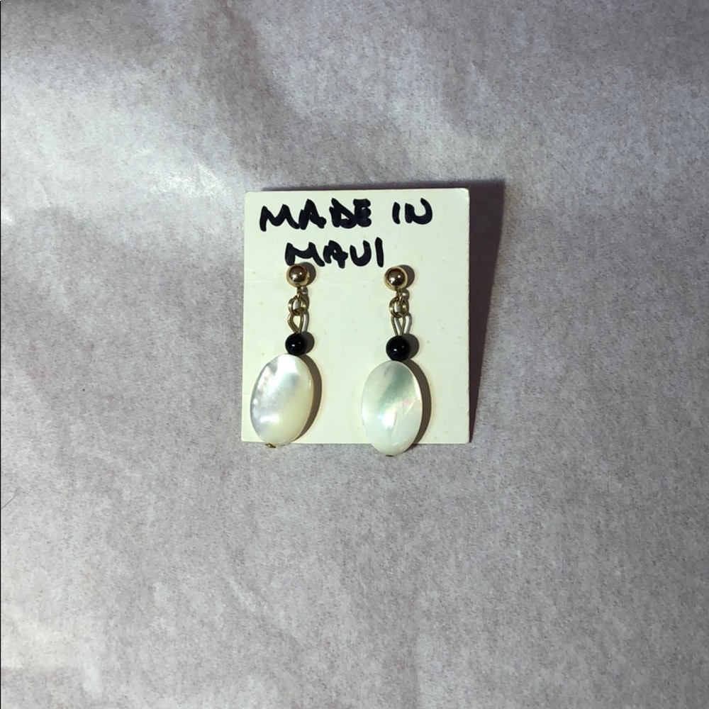 14KGF Onyx & Shell Pierced Earrings Made in Maui